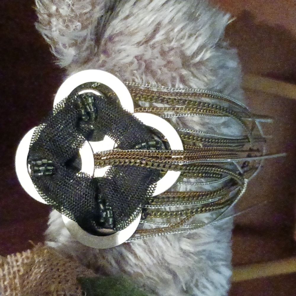 Designer Brooch - Picture 2 of 3